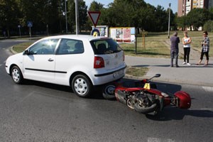 Slika Fotografije/Opcenite fotografije/Prometne nesrece/moped17092011.jpg